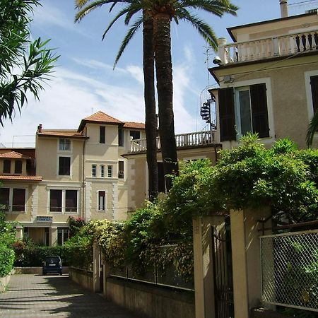 Hotel Fiorenza & Banksia Meuble Алассио Экстерьер фото