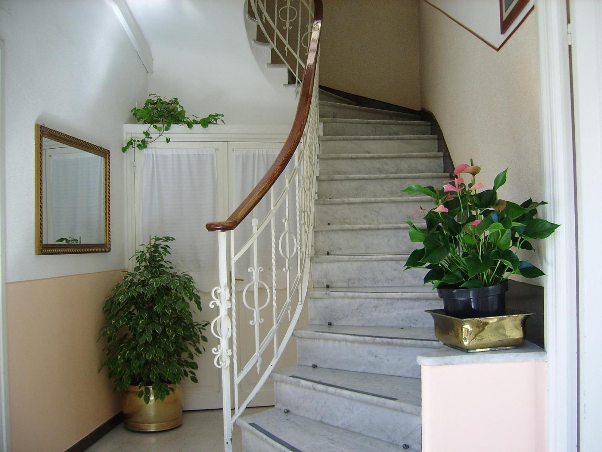 Hotel Fiorenza & Banksia Meuble Алассио Экстерьер фото