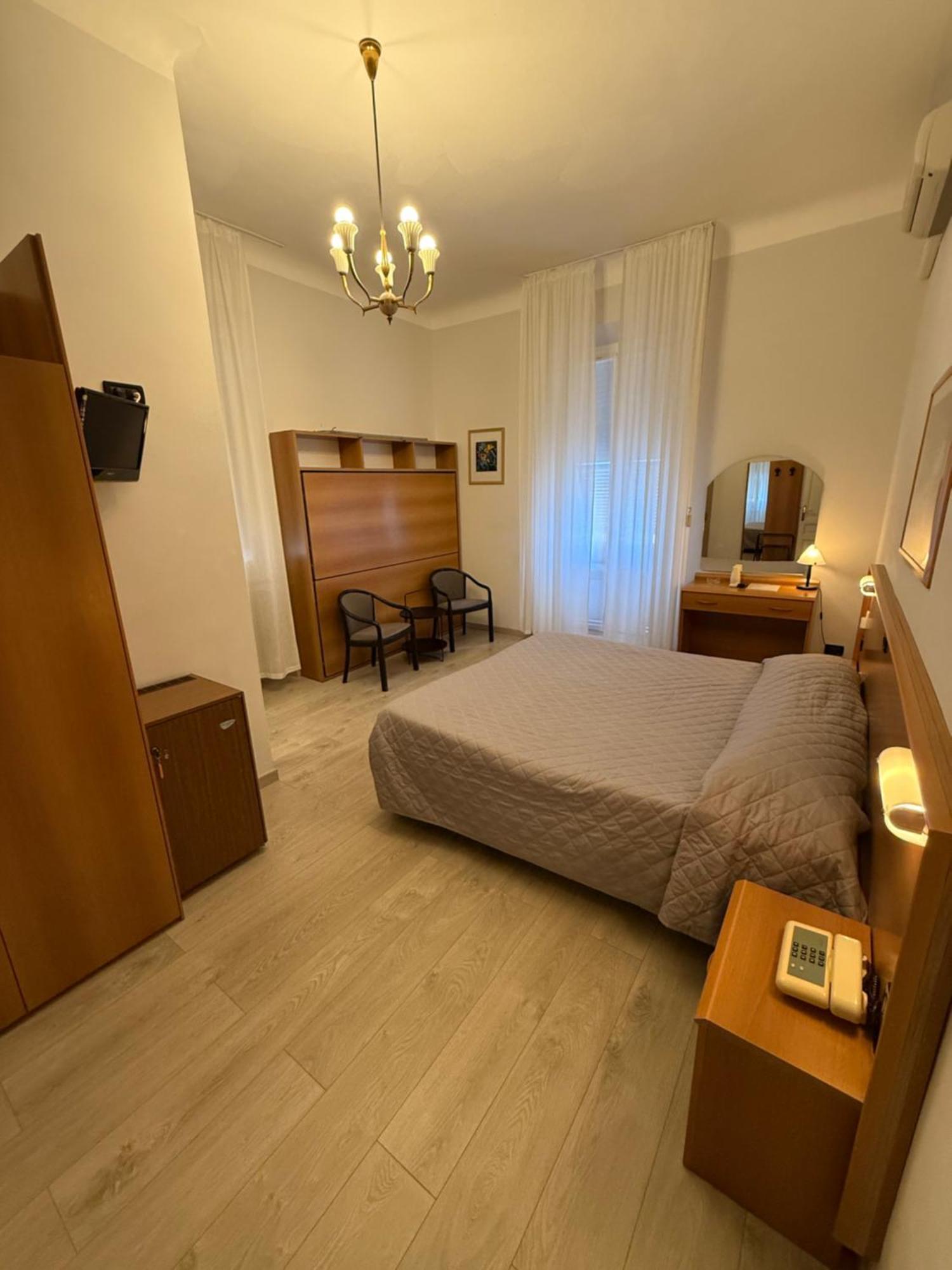 Hotel Fiorenza & Banksia Meuble Алассио Экстерьер фото
