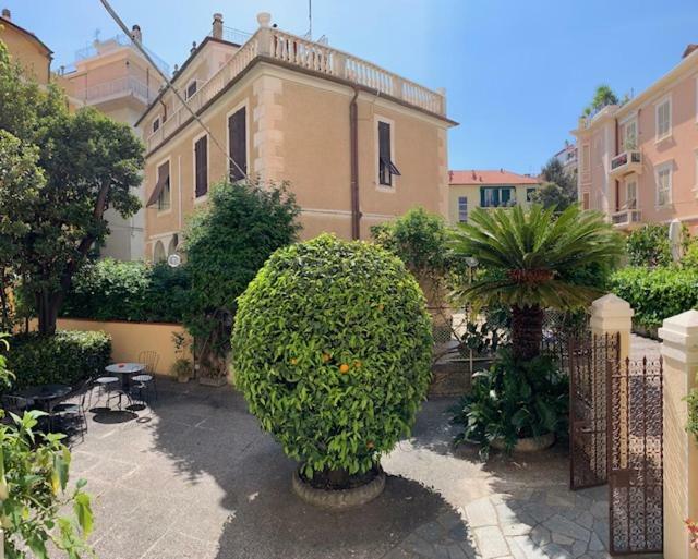 Hotel Fiorenza & Banksia Meuble Алассио Экстерьер фото
